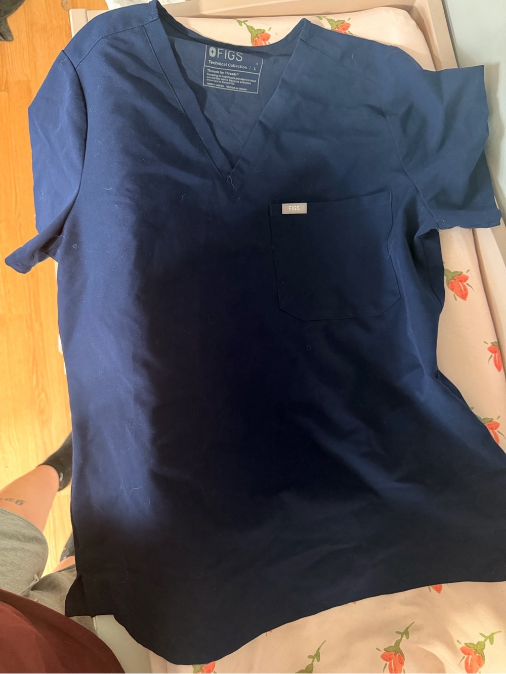 FIGS Navy V‑Neck Scrub Top- L